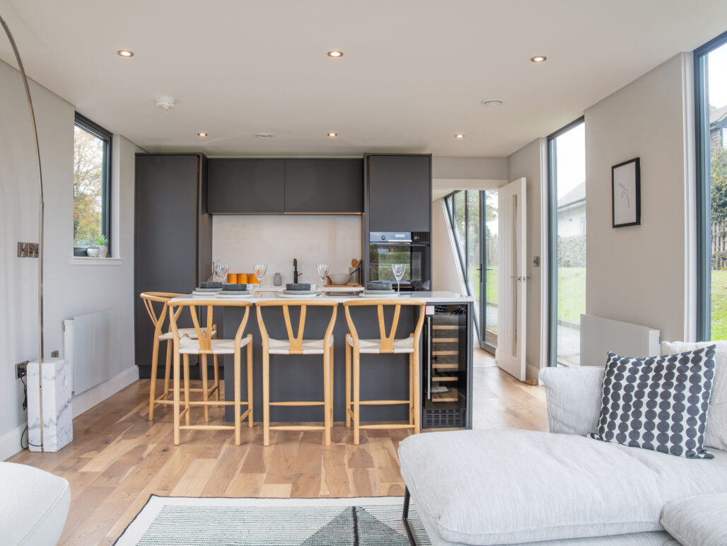 R750 Chertsey modern kitchen with island