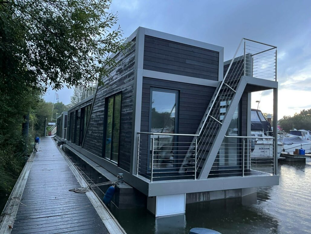 R750 with external staircase to roof, Chertsey Marina